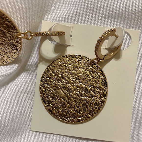 Hammered Coin Earrings in Gold - Picture 4 of 4